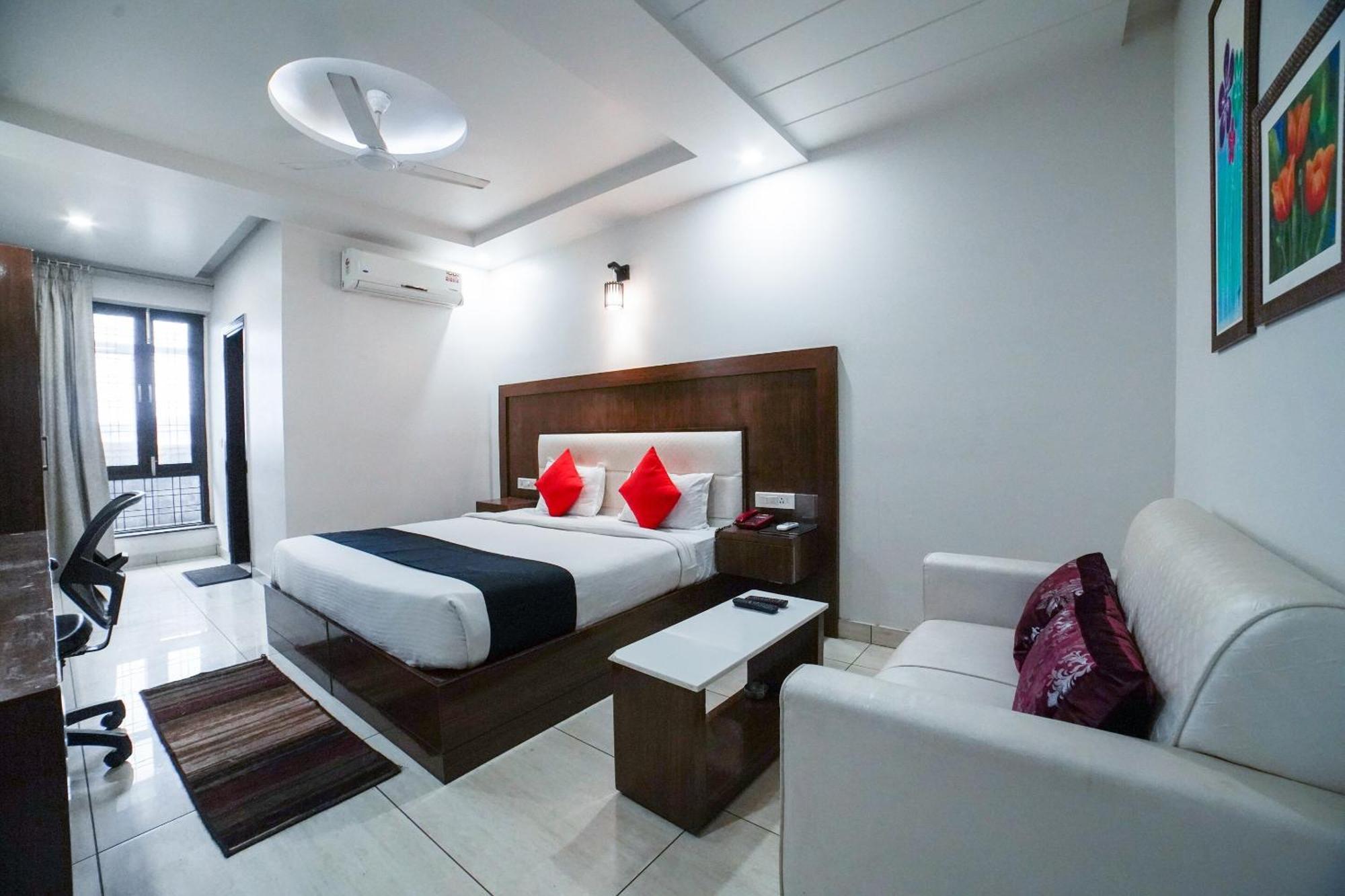 Hotel Collection O Prem Ratna Dehradun Exterior foto