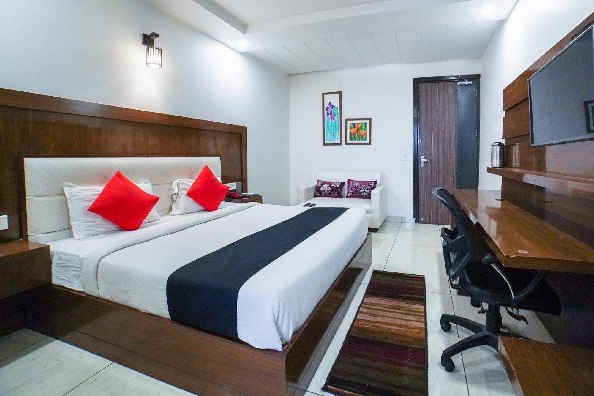 Hotel Collection O Prem Ratna Dehradun Exterior foto