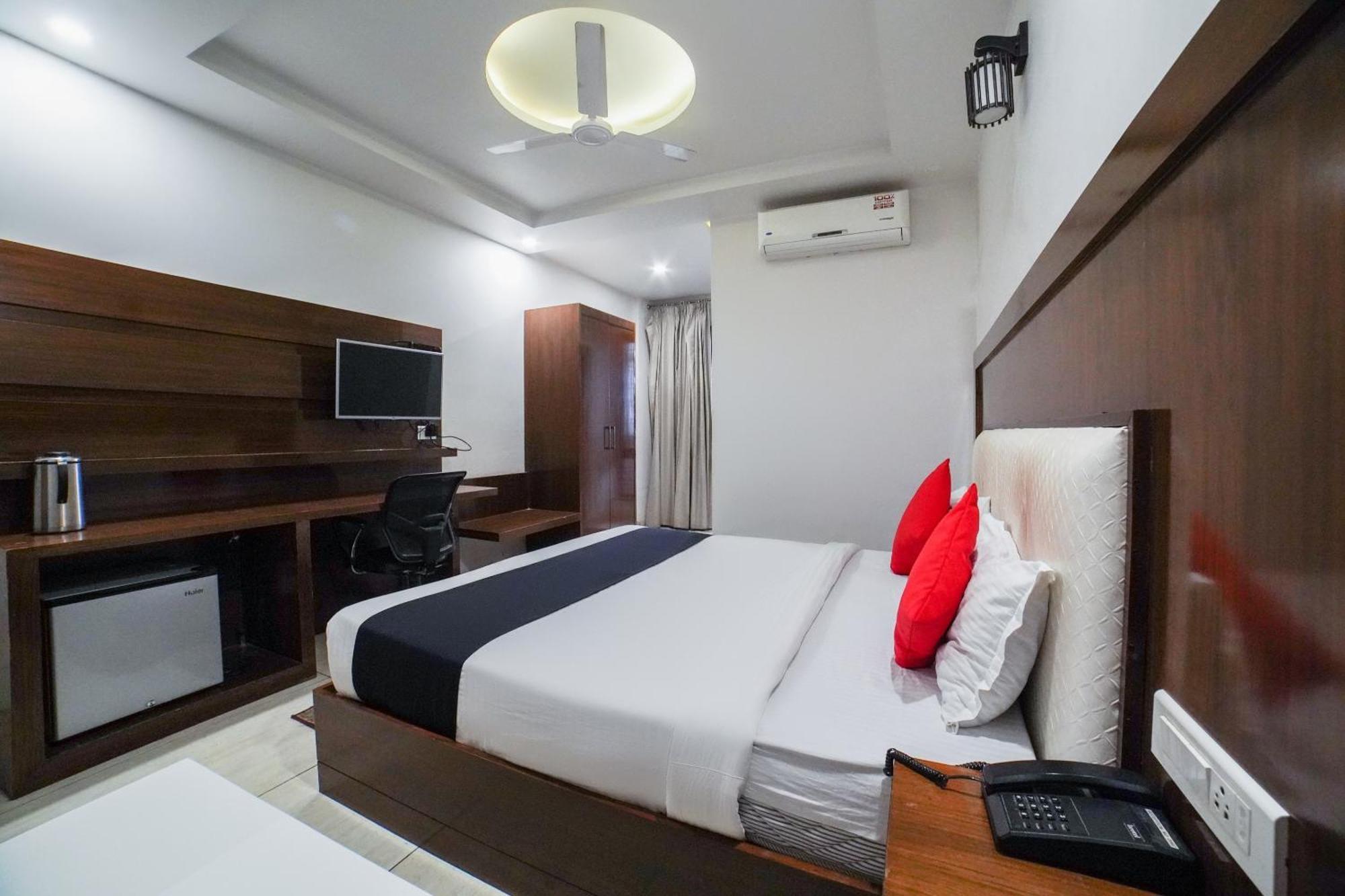 Hotel Collection O Prem Ratna Dehradun Exterior foto